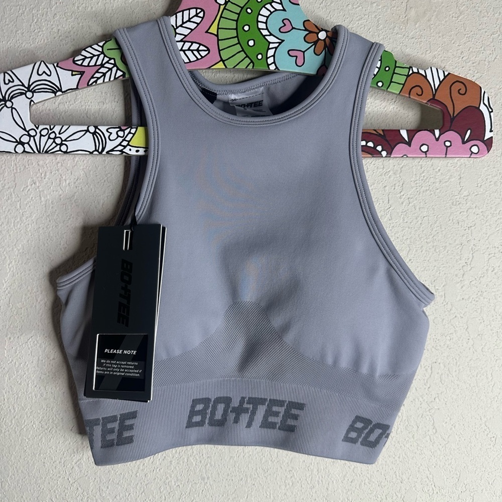Bo + Tee Seamless Racerback Crop Top in Silver size small NWT - Picture 2 of 5